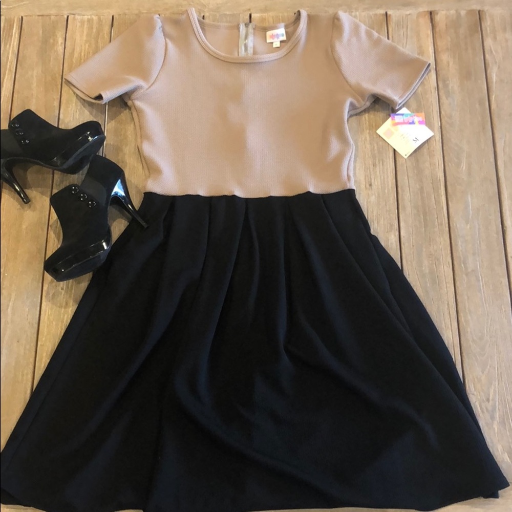 Women’s LuLaRoe Amelia